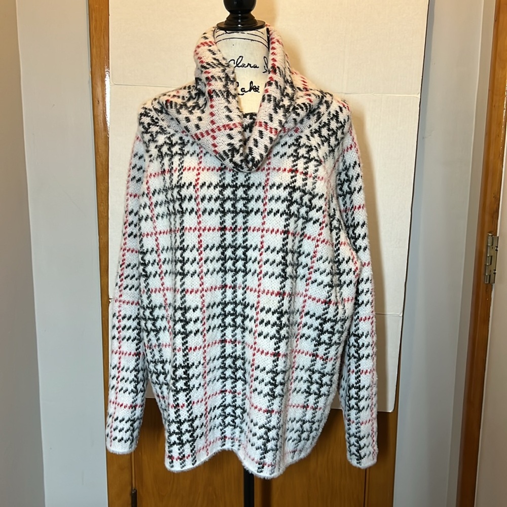 Jillian Nicole Women’s Sweater 2XL  White, Red, & Black Fluffy Sweater Plus Size